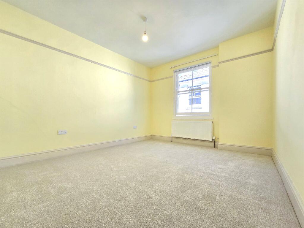 Apartment in Exeter - More