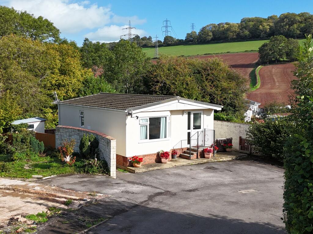 2-bed caravan on Lea Villa Residential Park, Lea, Ross-on-Wye, £90,000