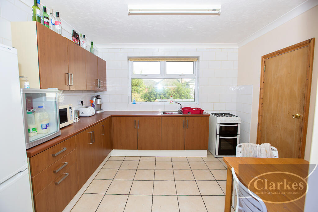 Additional image 2 of Redhill Drive, Winton