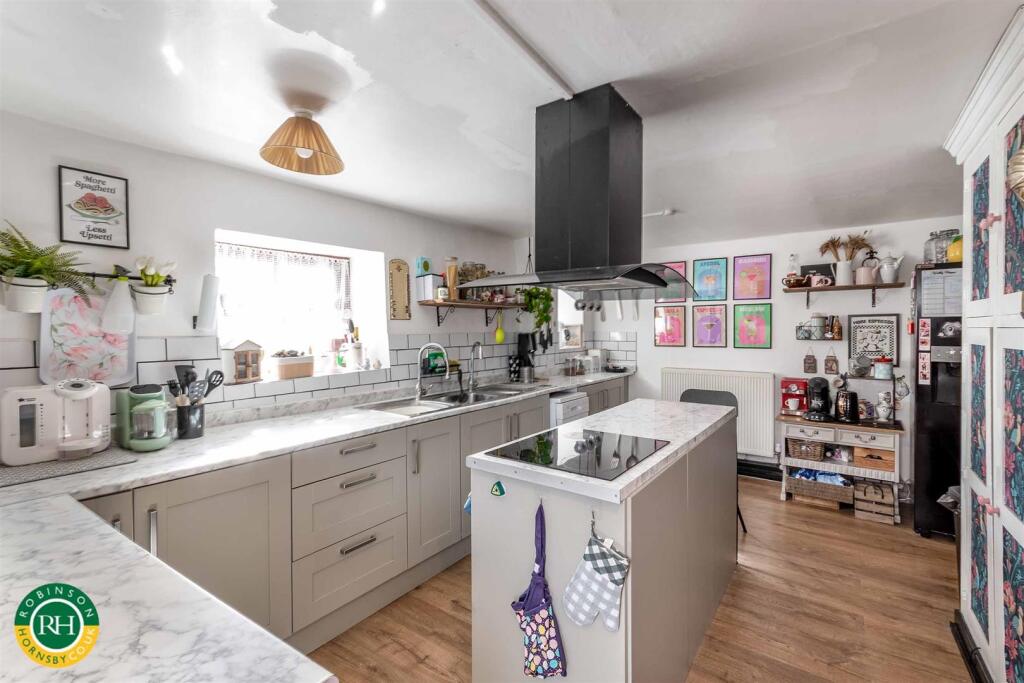 Low Street, Carlton-In-Lindrick, Worksop photo 4