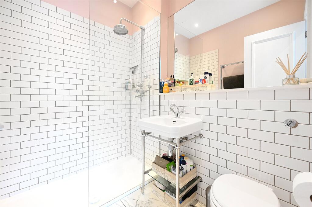 Apartment in London - More