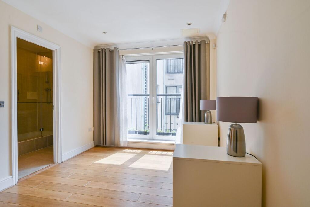 Apartment in London - More