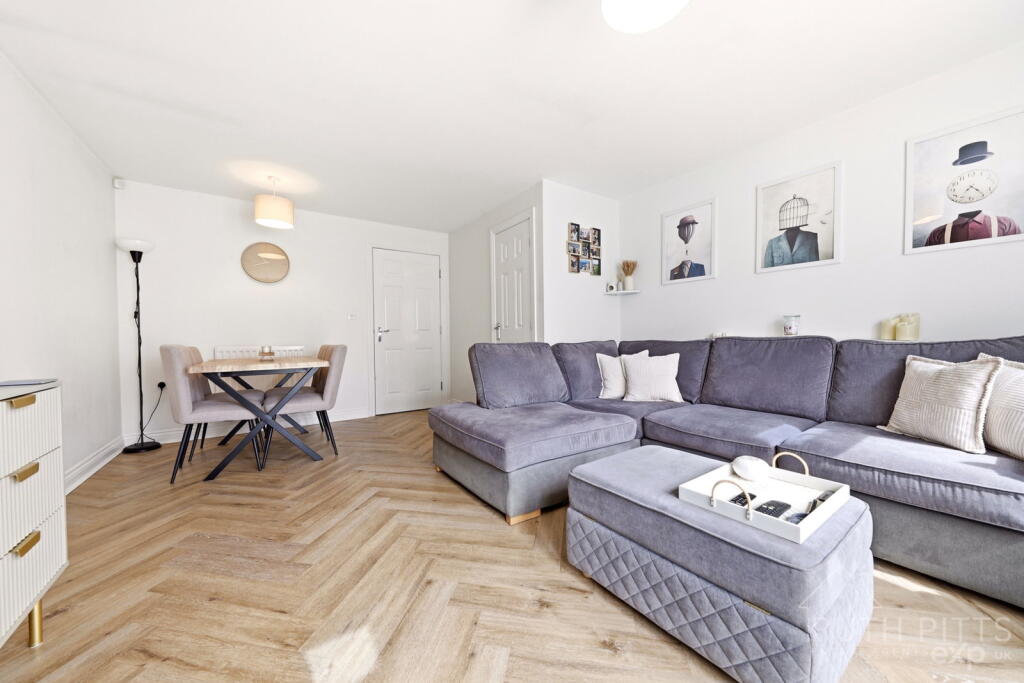 House in Wakefield, West Yorkshire - View 3