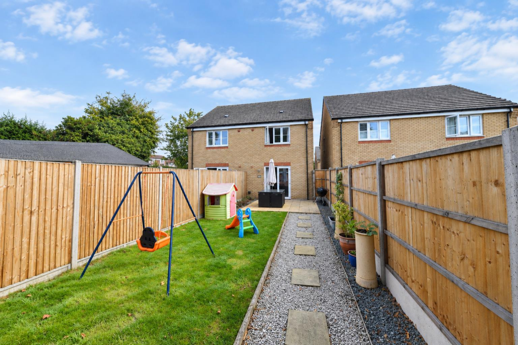 House in Stevenage - More