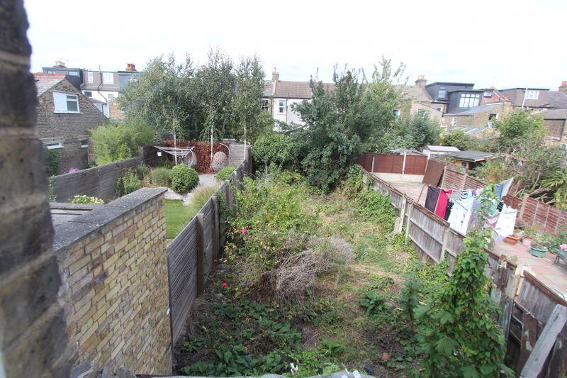 Leybourne Road, Bushwood E11 photo 3
