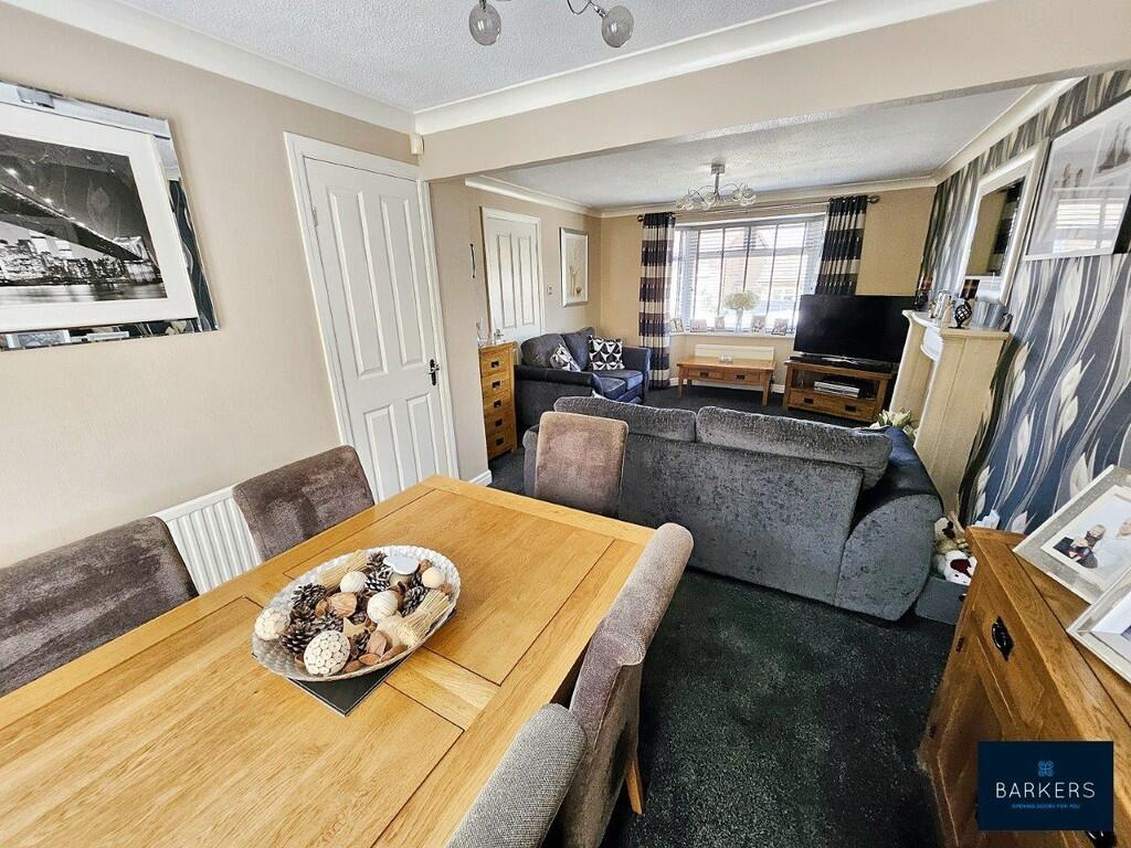 Greenacres Drive, Birstall photo 4