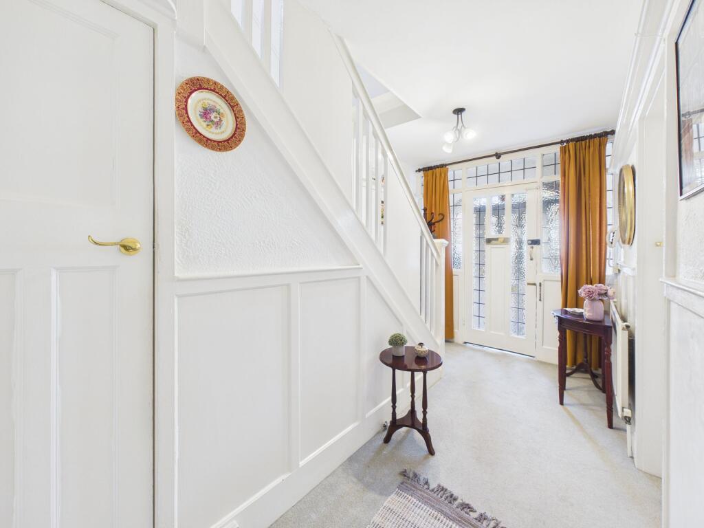 House in Nottingham, Daybrook - More