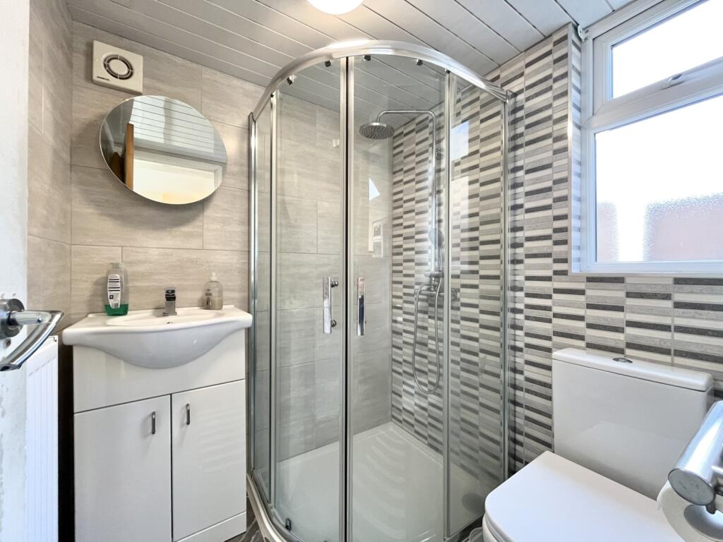 House in Wolverhampton, West Midlands - More