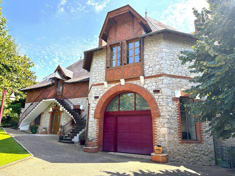 Main image of property: Character 6 bedroom house in quiet location of Villefranceh-de-Rouergue