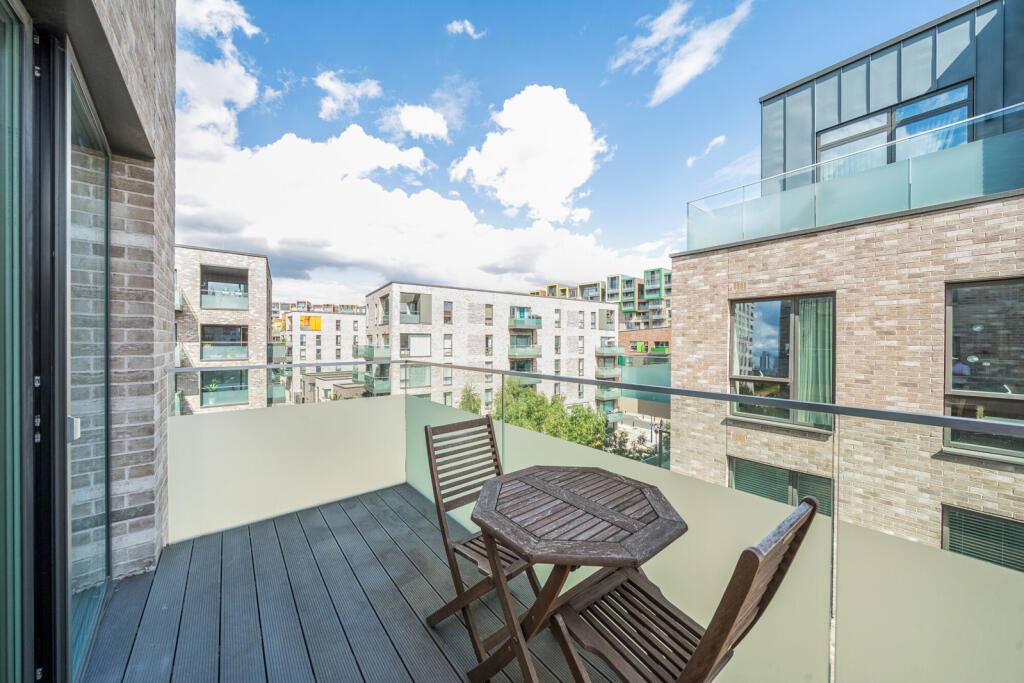 Apartment in London, Royal Borough of Greenwich - More