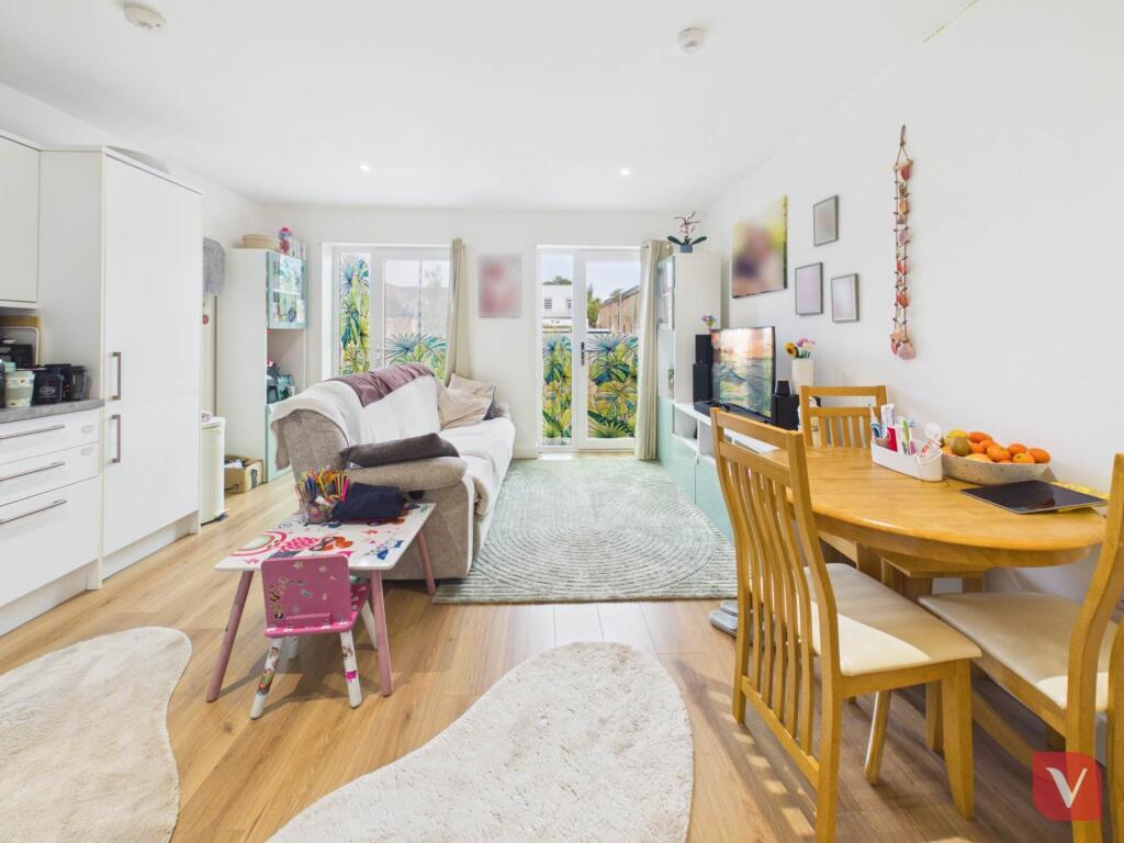 Apartment in Luton - View 5