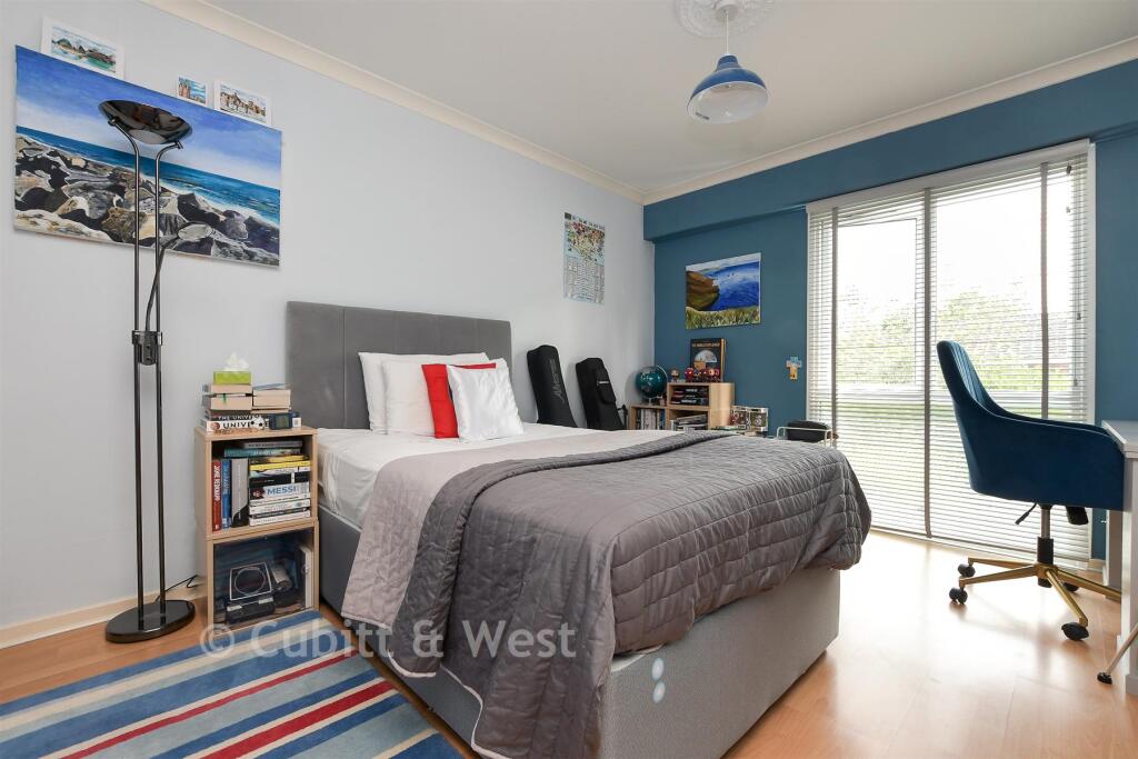 House in Reigate and Banstead, Woodhatch - More