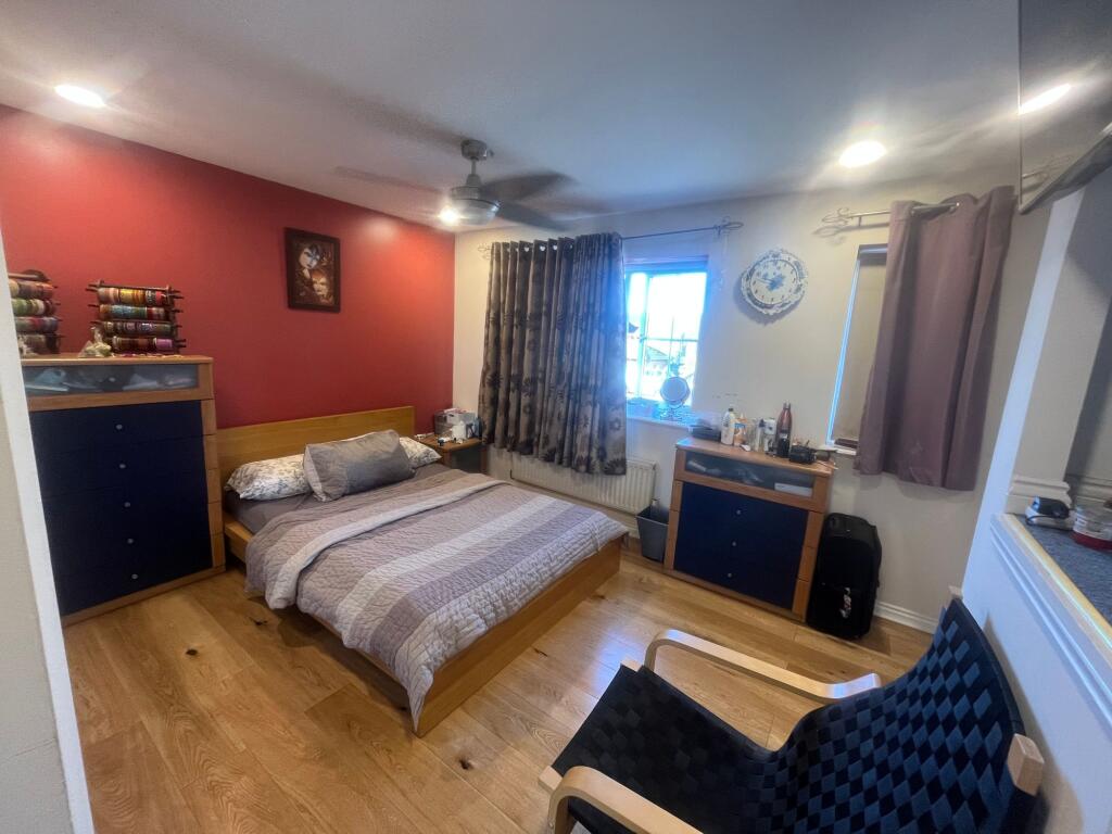 House in Slough - View 5