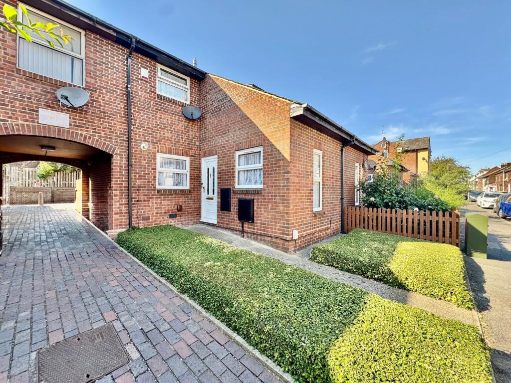 Main image of property: Wellington Street, Luton, LU1