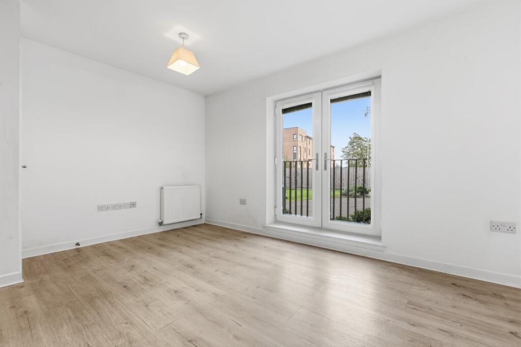 Apartment in Glasgow, Wellmeadow, Hillpark - View 2