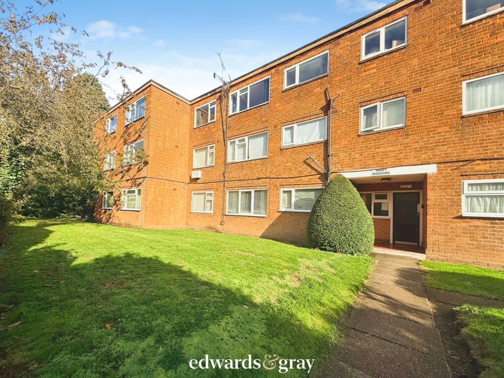 2-bed flat on Silver Birch Road, Erdington, B24 0AT, £125,000