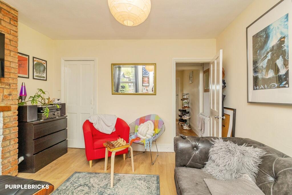 House in Luton, Wing - View 3