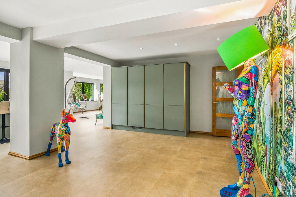 House in Haywards Heath, Bolney - More