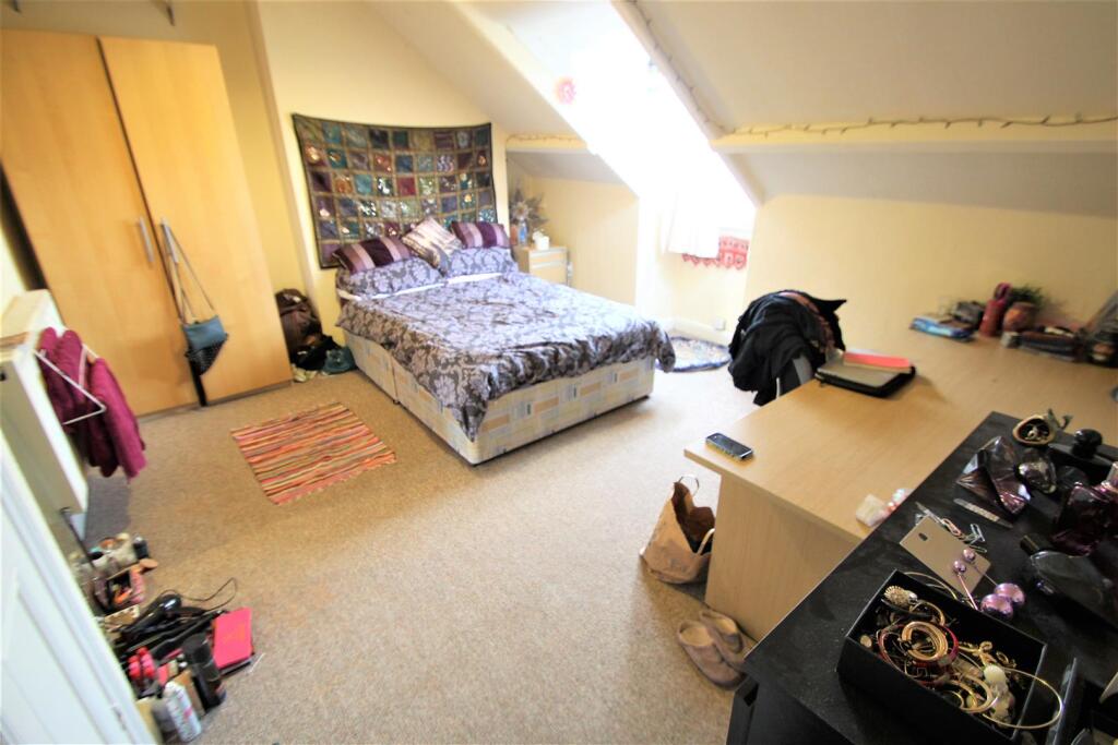 6 bedroom terraced house for rent