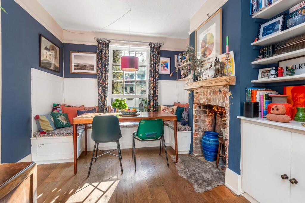 House in Brighton, Brunswick - More