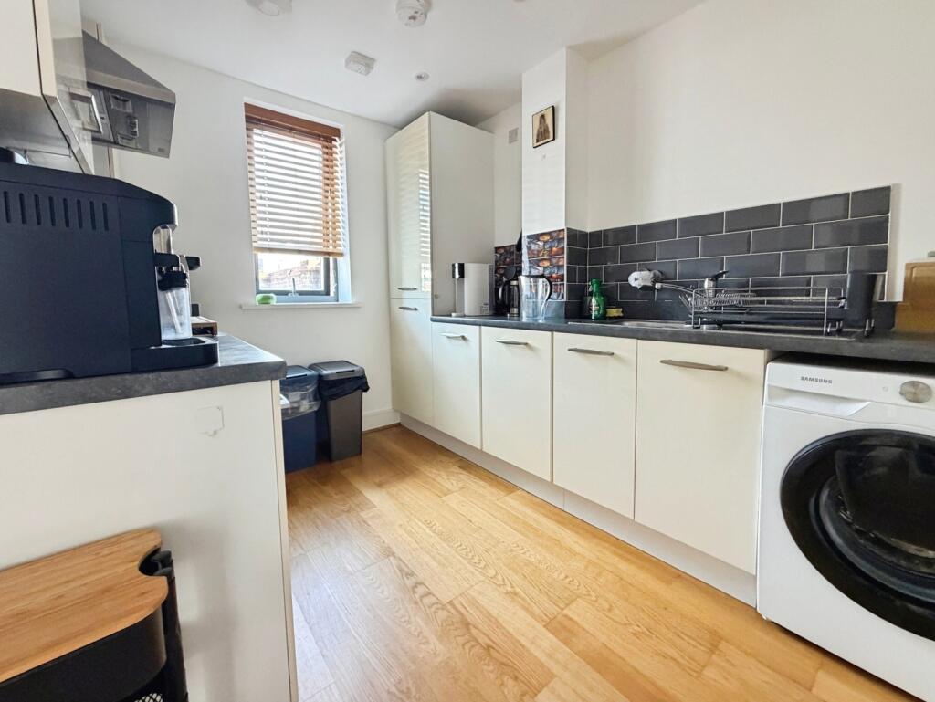Apartment in Southall - More