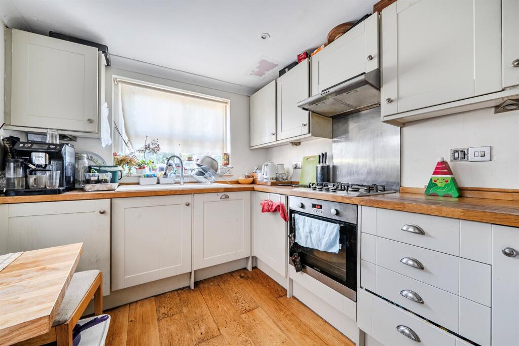 House in London, Southbury - More