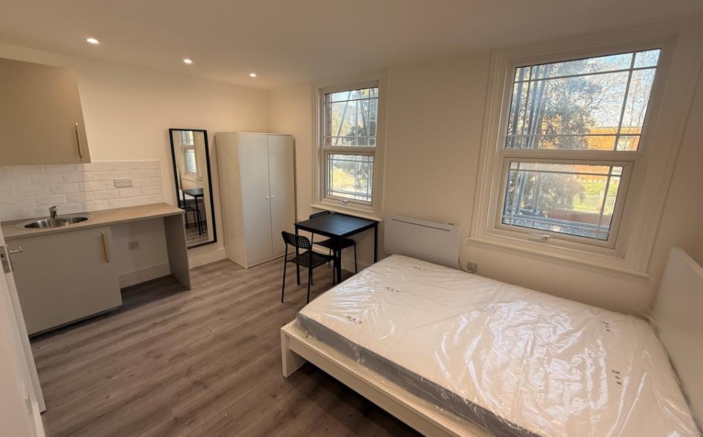 Main image of property: Kings Road, Reading, RG1