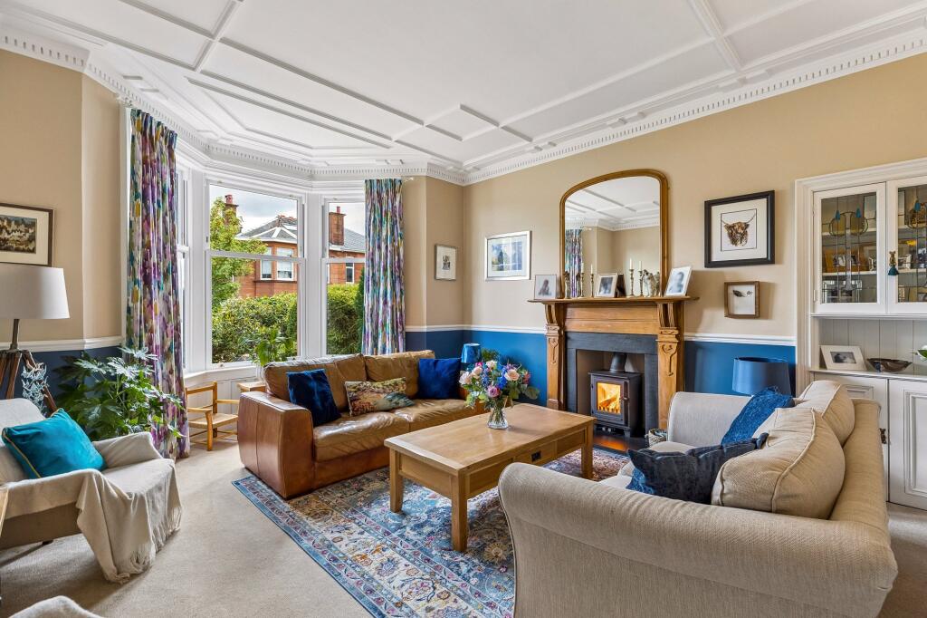 House in Glasgow, Huntly, Orchardhill - More