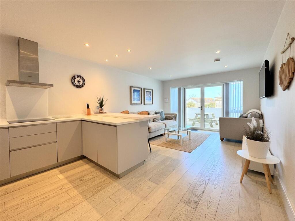 Apartment in Truro - More