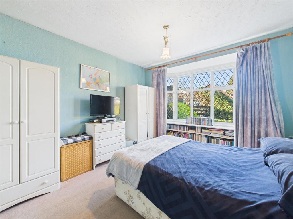 Elmbridge Drive, Ruislip photo 3