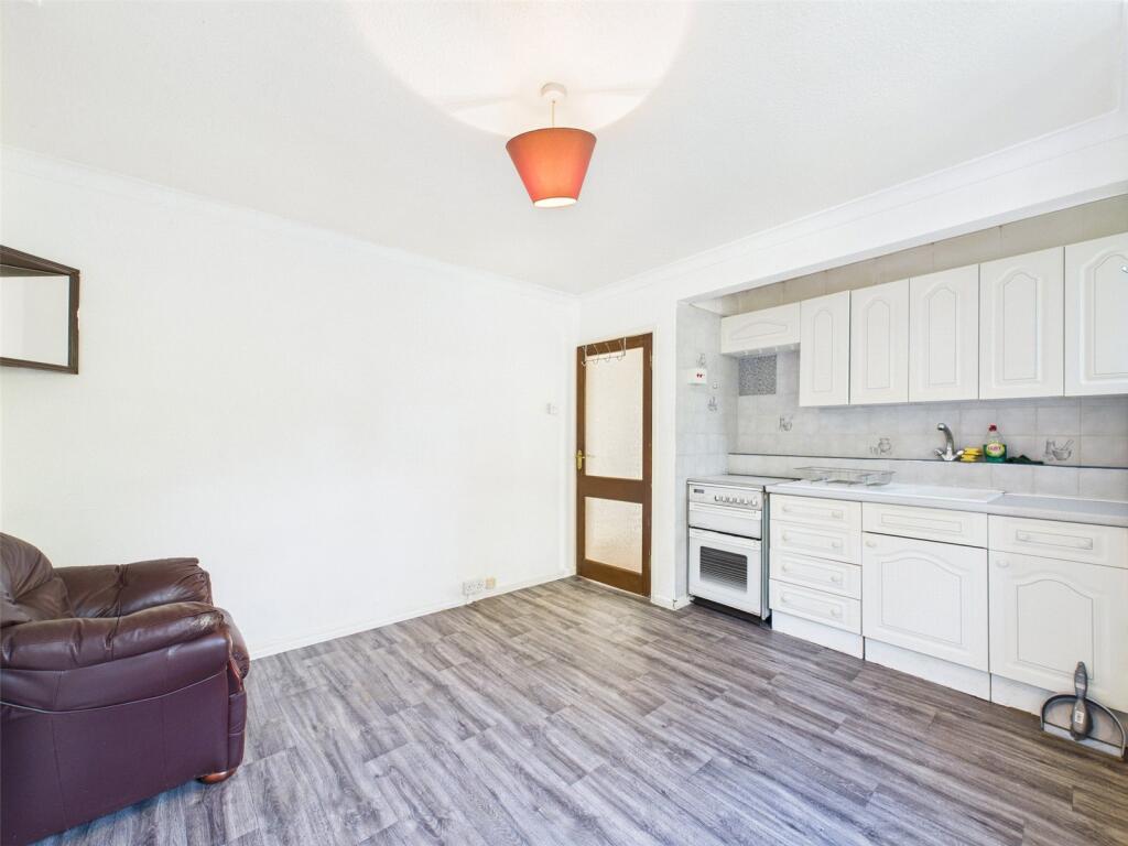8, Edward Road, Christchurch, Dorset, BH23 photo 4