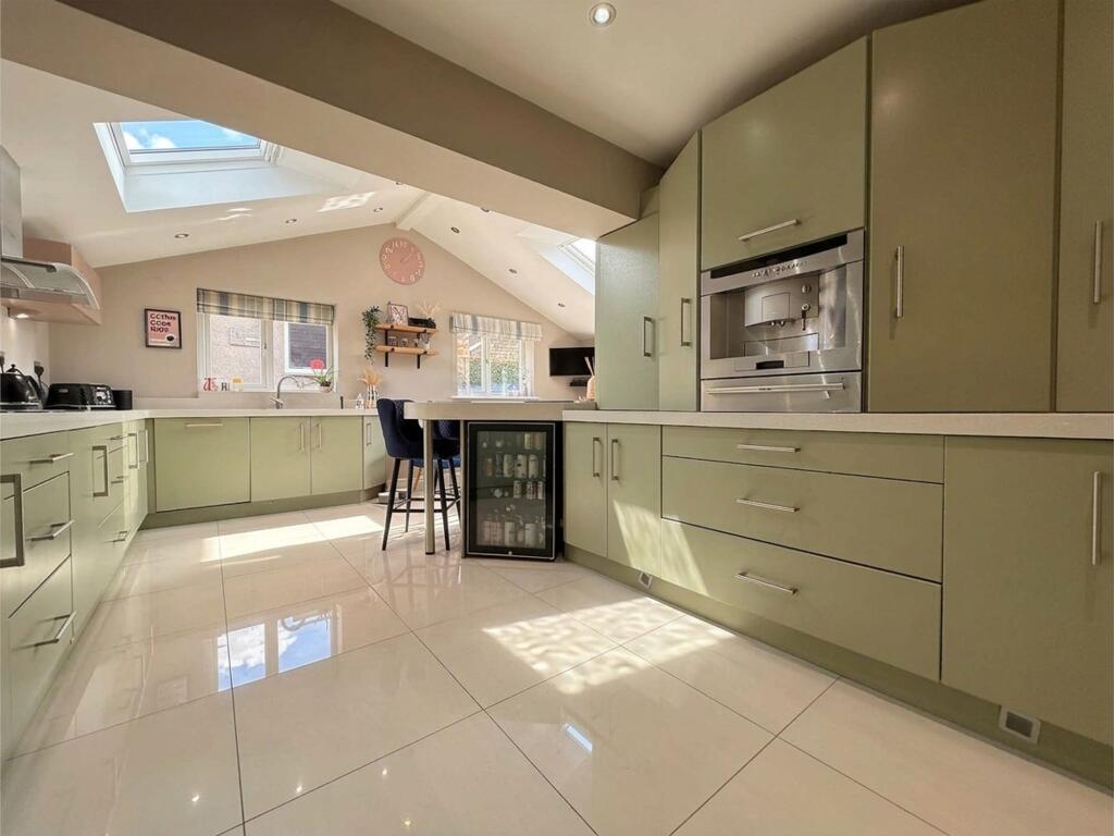 Crossfield Court, Overton, WF4 photo 3