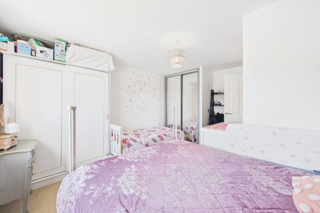 Apartment in Wokingham, Emmbrook - View 5