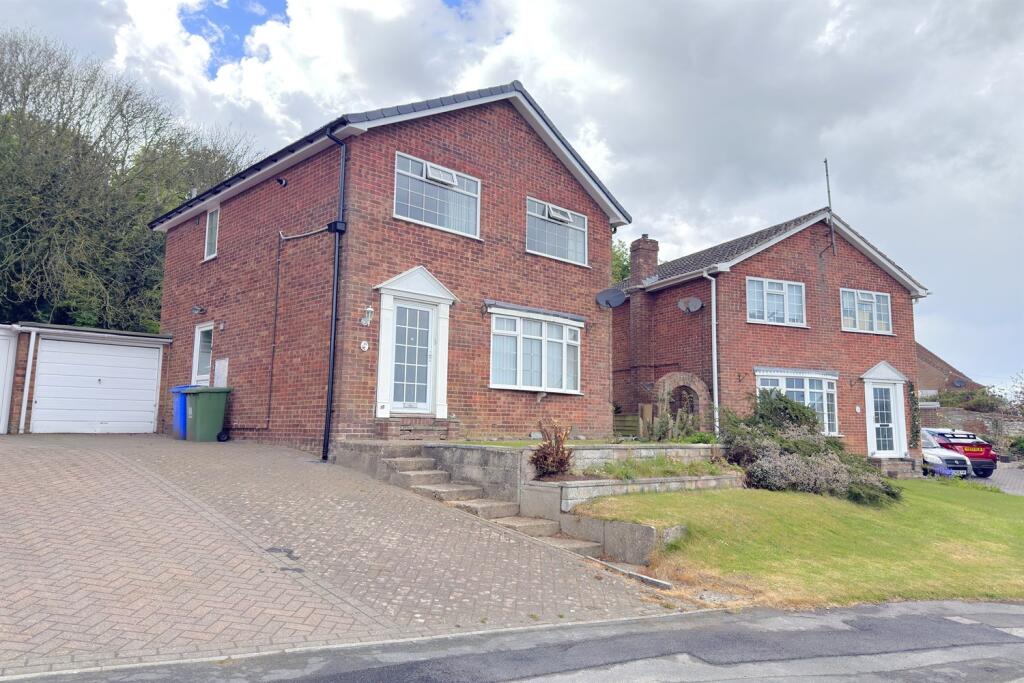 Main image of property: Park Rise, Hunmanby, YO14
