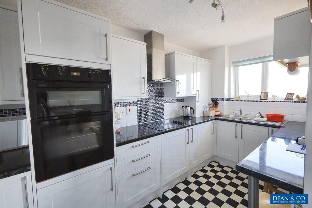 Kingsway, Hove, East Sussex, BN3 photo 2
