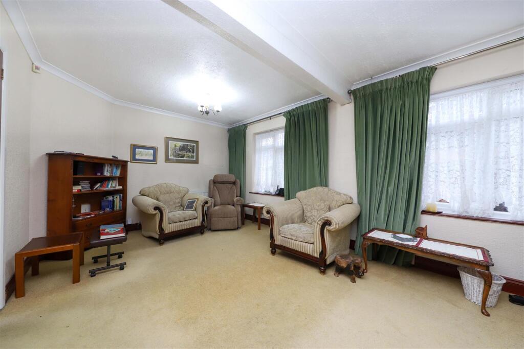 Manor Waye, Uxbridge, UB8 photo 4