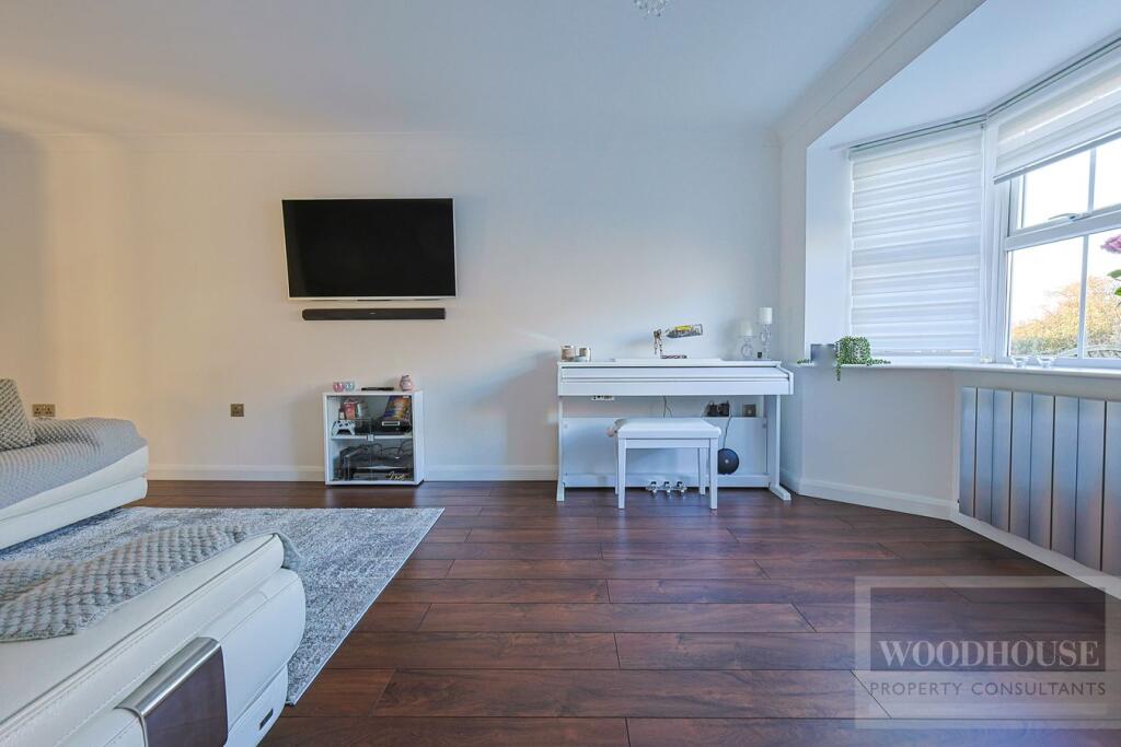 House in Broxbourne, Hertfordshire - View 3