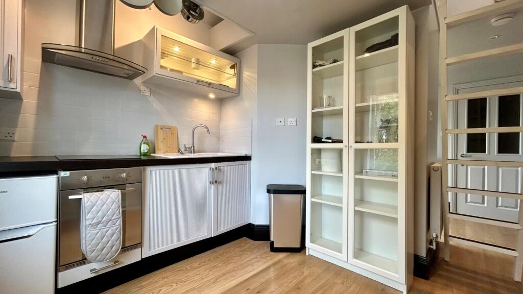 Apartment in Reading - View 5