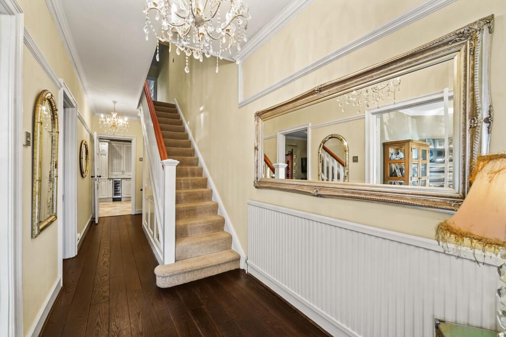 House in Hertsmere, South Mimms and Ridge - View 4