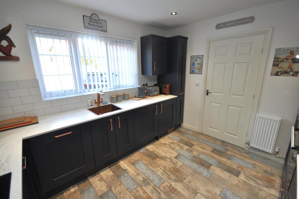 House in Doncaster, Thorne - More