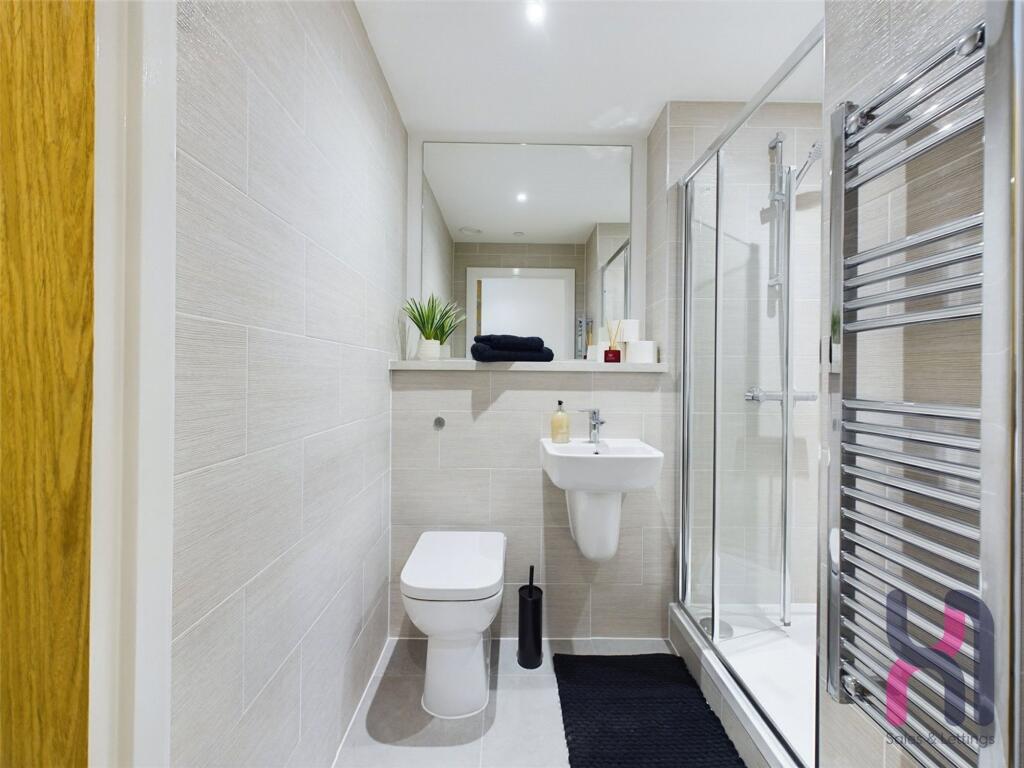 Apartment in Salford, Greater Manchester - View 6