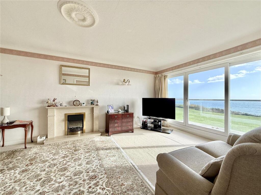Apartment in Highcliffe-on-Sea, Walkford, Highcliffe and Walkford - View 2