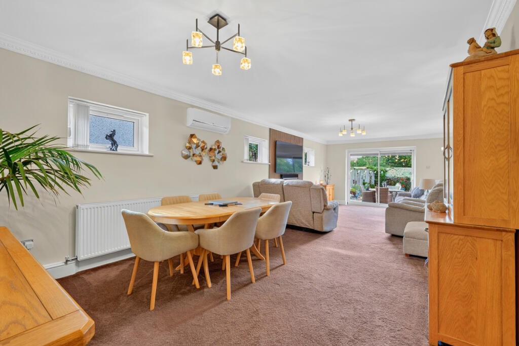 House in Basildon, Bowers Gifford and North Benfleet - View 4