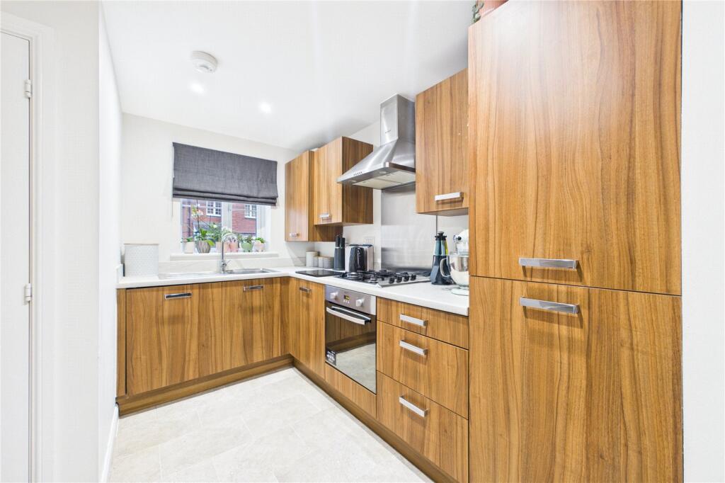 Tabby Drive, Three Mile Cross, Reading, Berkshire, RG7 photo 3