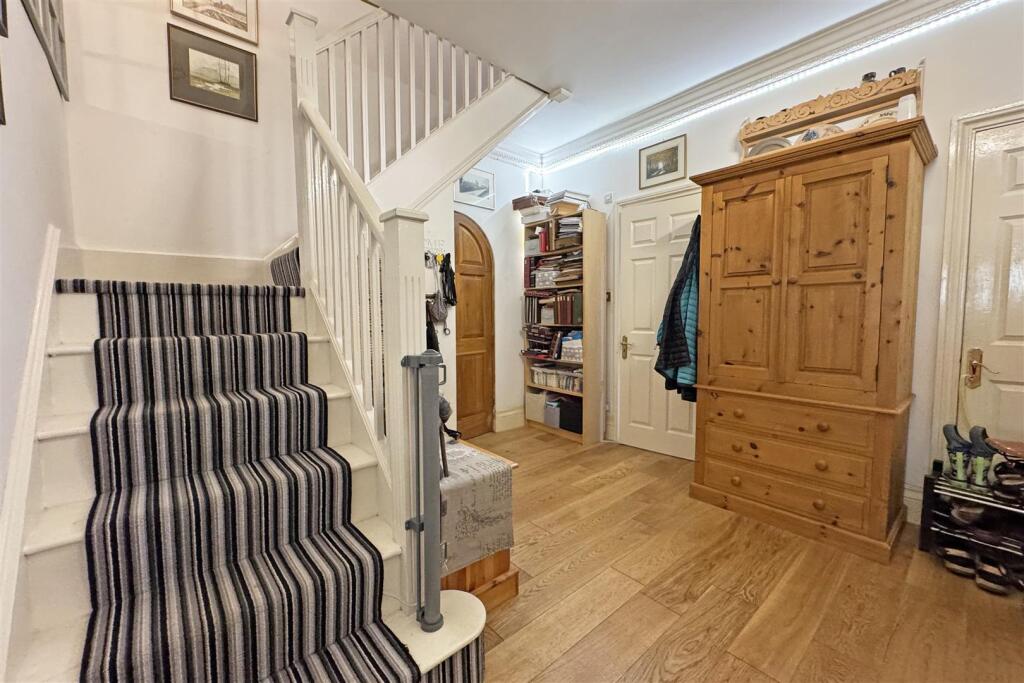 Apartment in Guildford - More