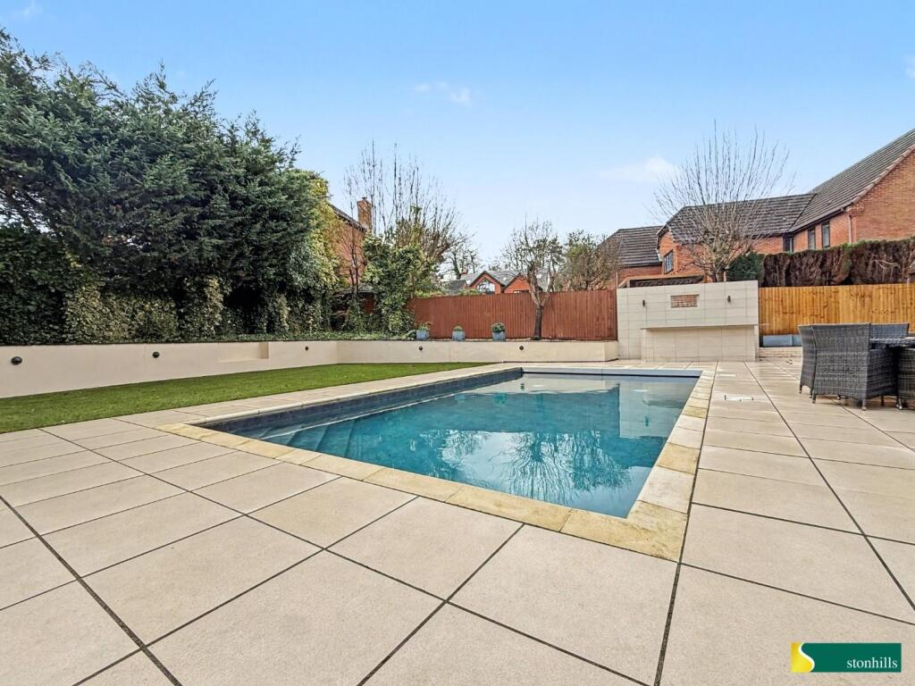 House in Northampton, Collingtree - More