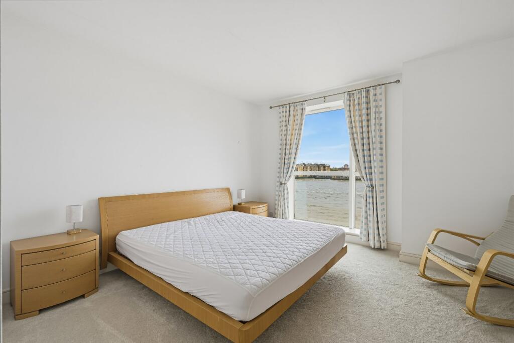Apartment in London, Canary Wharf - View 5