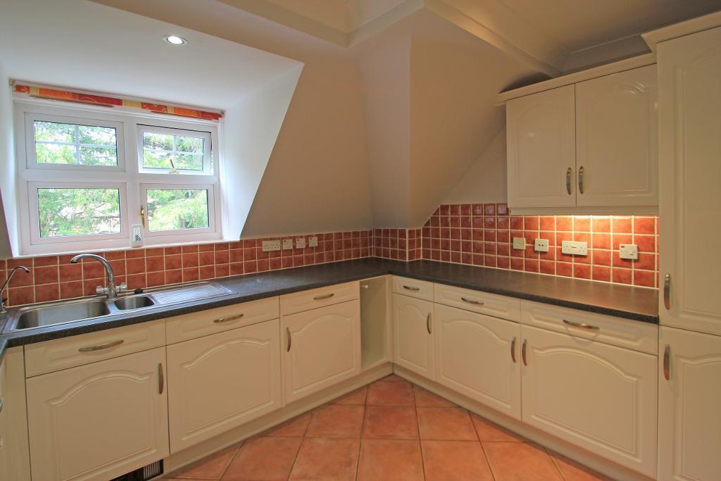 Apartment in Tunbridge Wells, Kent - View 5