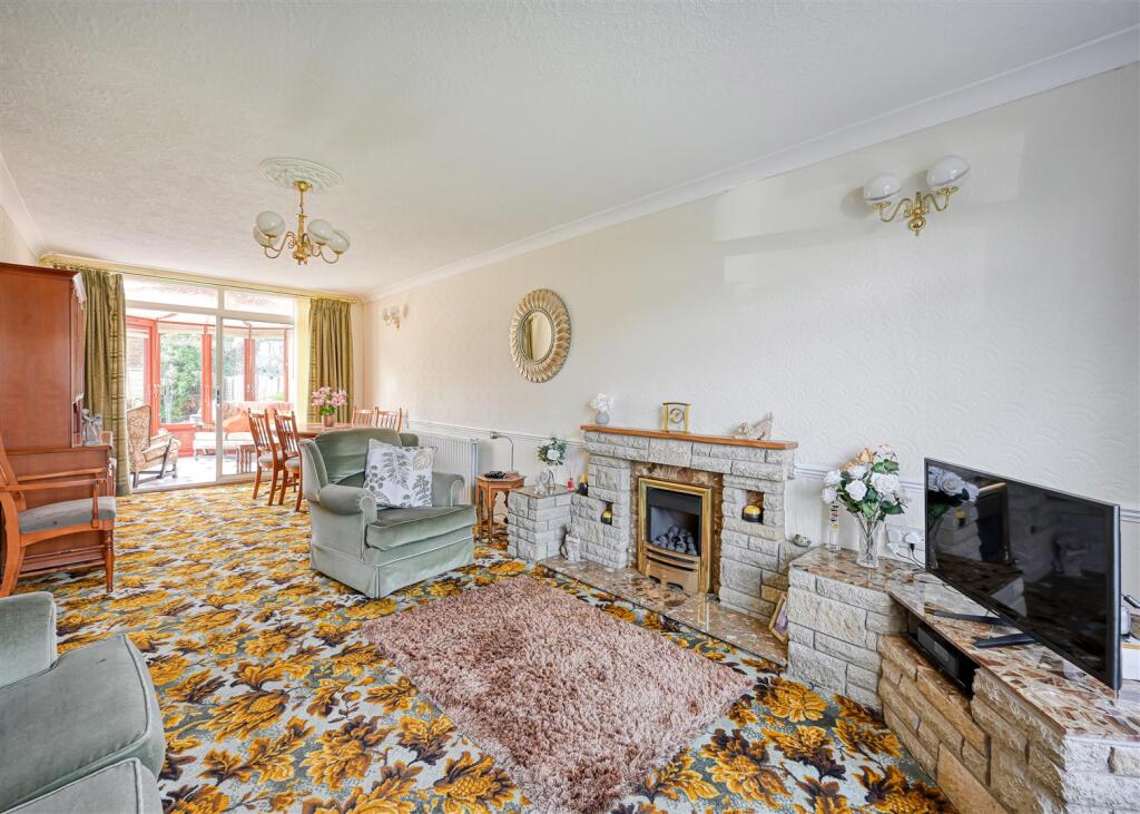 149 Pendeford Avenue, Tettenhall, Wolverhampton, WV6 9EP photo 3