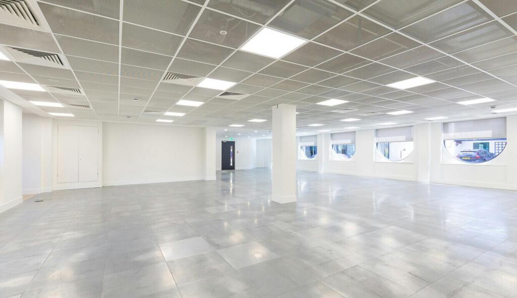 Goldvale House Woking Office 19.jpg
